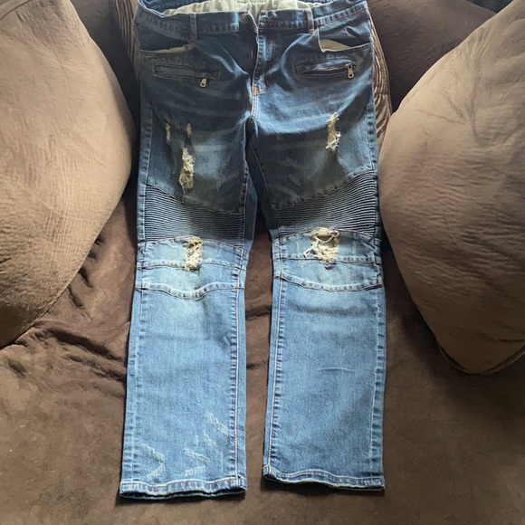 Men's Embellish distressed Jeans - Picture 2 of 4